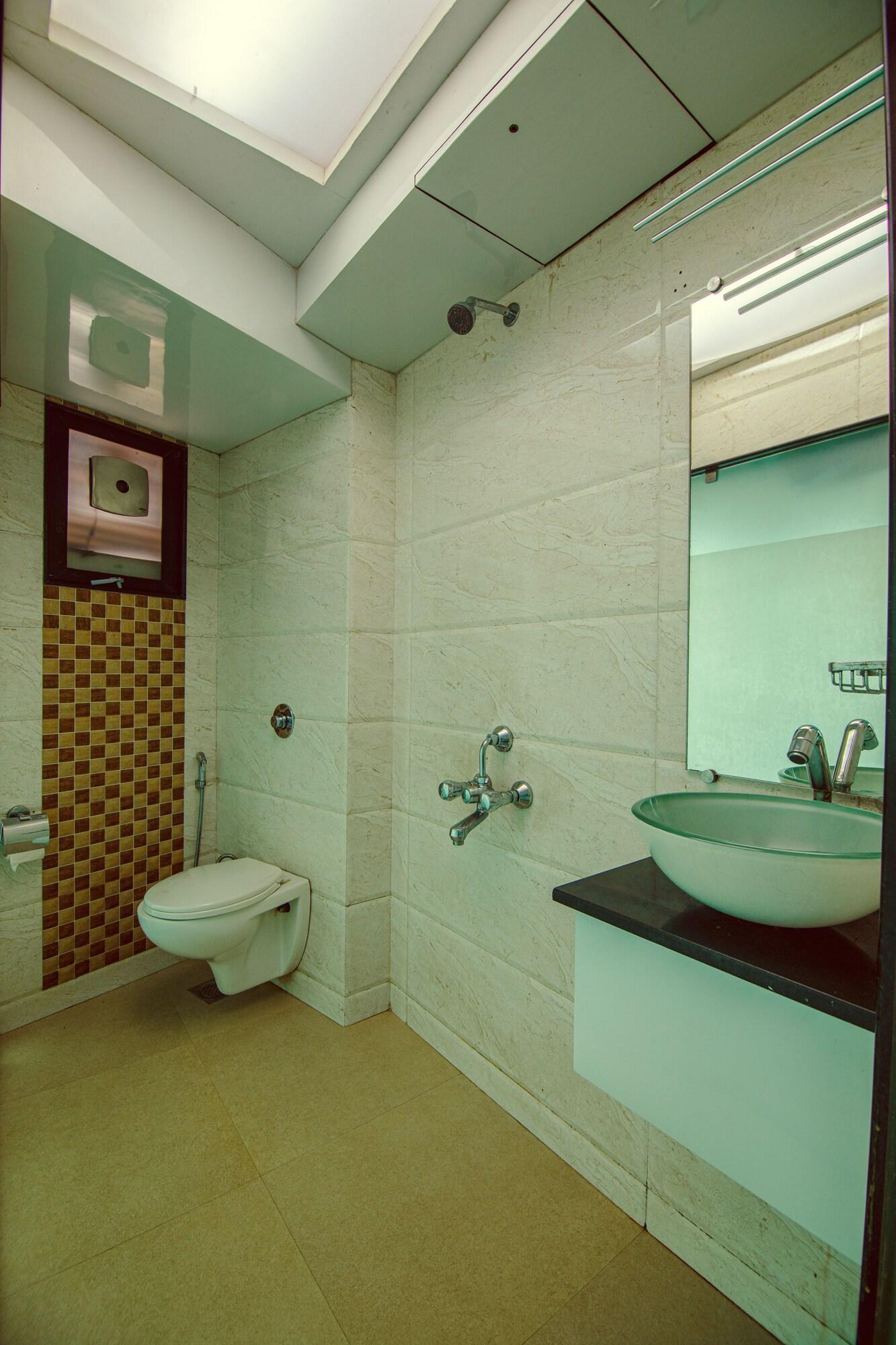 La Hotel Metro Near Bkc Мумбай Екстериор снимка