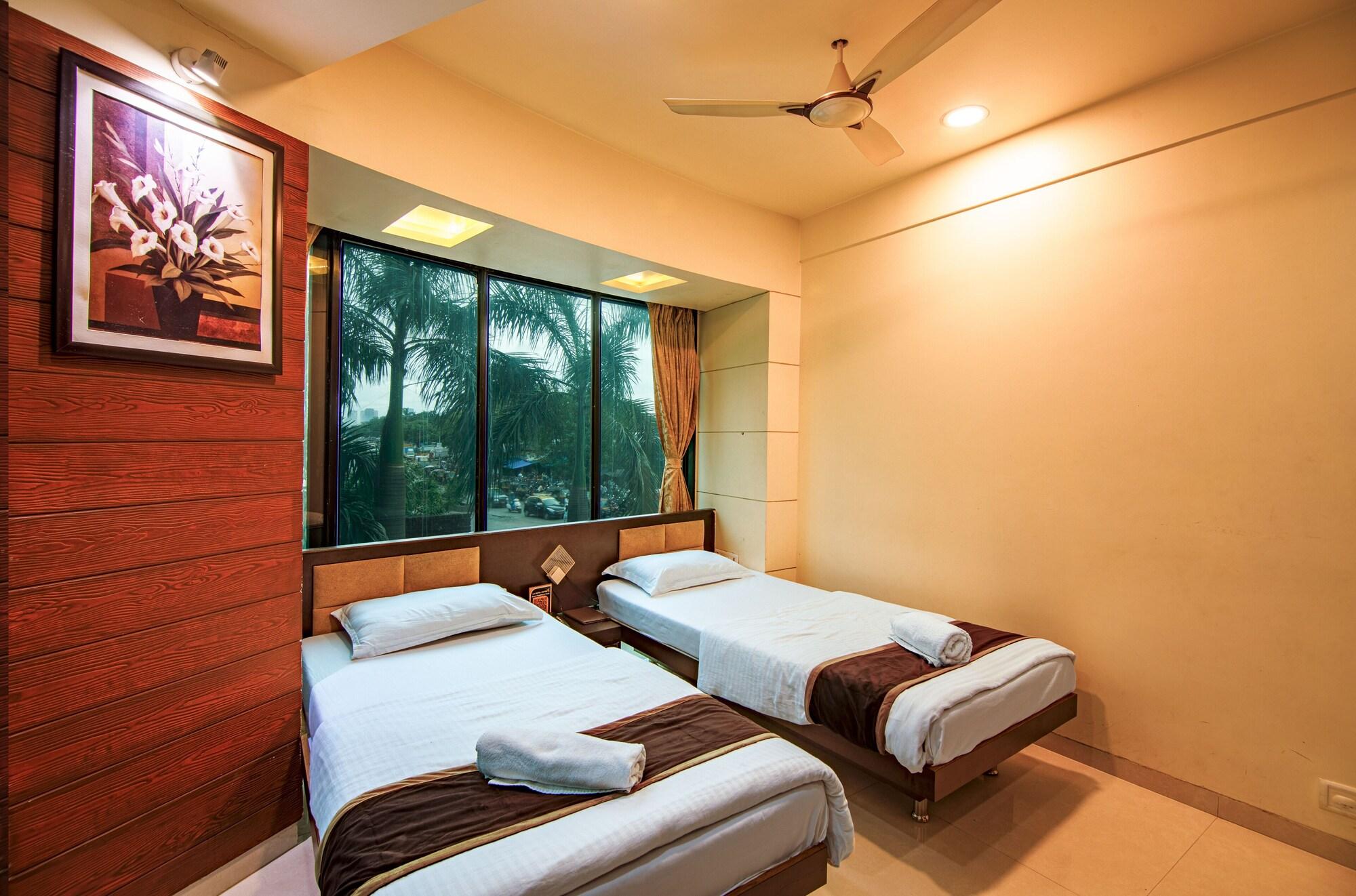 La Hotel Metro Near Bkc Мумбай Екстериор снимка