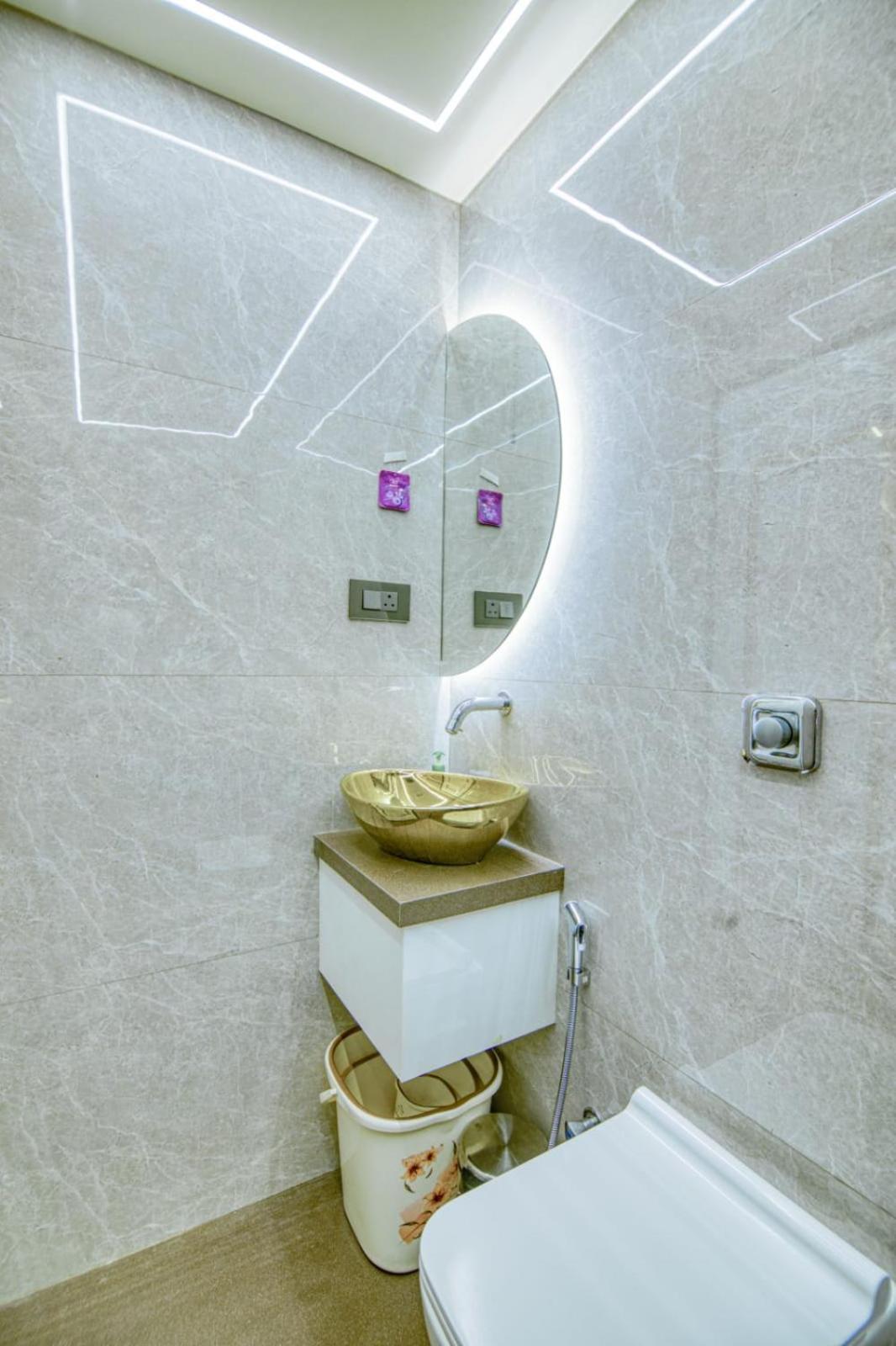 La Hotel Metro Near Bkc Мумбай Екстериор снимка