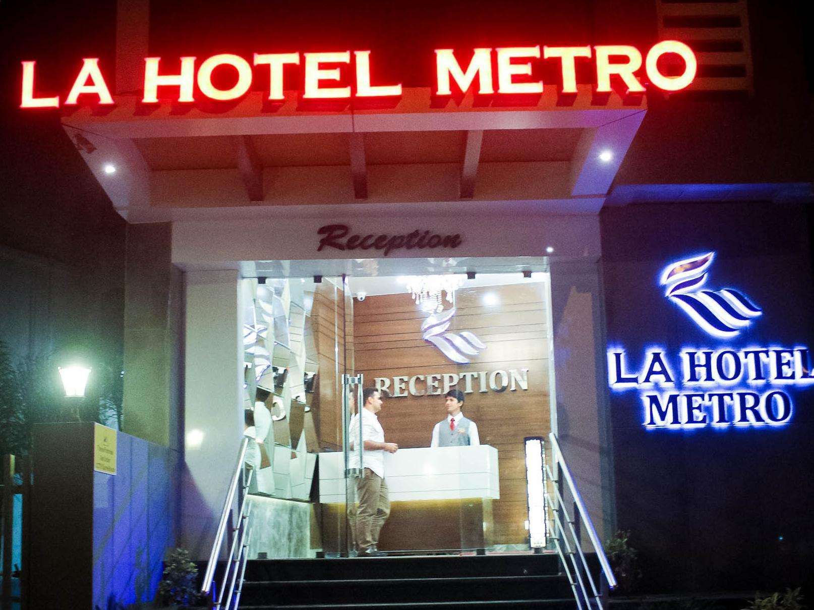La Hotel Metro Near Bkc Мумбай Екстериор снимка