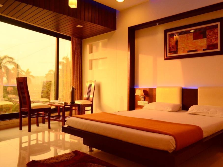 La Hotel Metro Near Bkc Мумбай Екстериор снимка